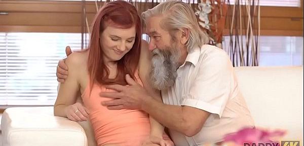 DADDY4K. Mann schließt sich schmutzigen Sexspielen seines ungezogenen